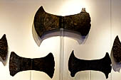Museo archeologico di Iraklion. La lbrys o ascia bipenne, simbolo del potere minoico.